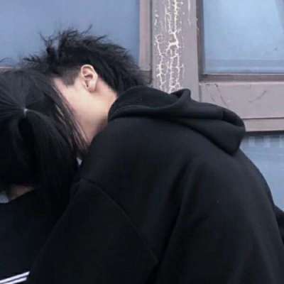 “希望这个夏天 有惊喜 有心动 有人陪你吹晚风”