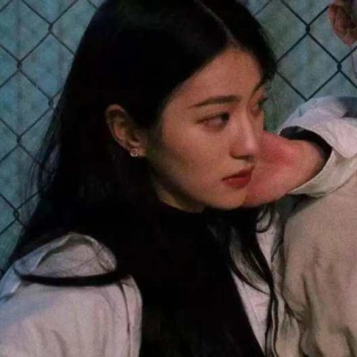 情侣头像  我在人间贩卖黄昏只为见到你