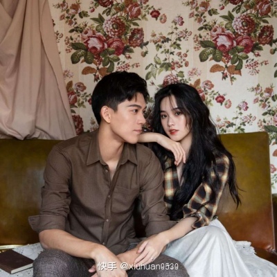 “你是藏在云层里的月亮 也是我穷极一生寻找的宝藏”